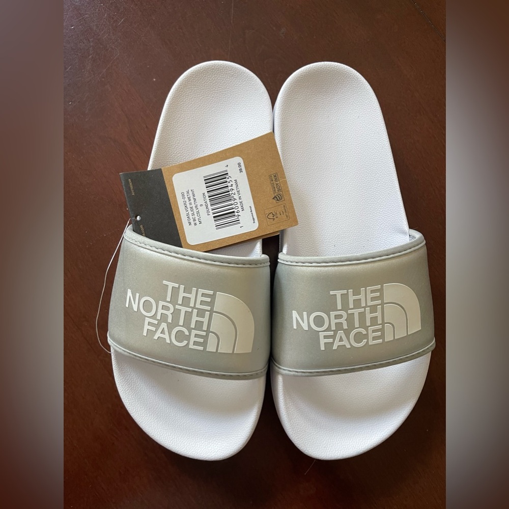 The North Face Base Camp Slides III nwt